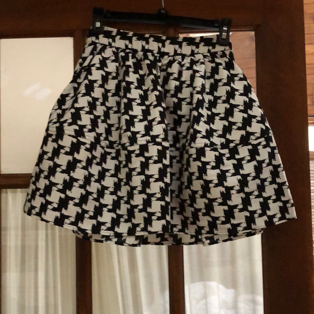 Houndstooth flares skirt